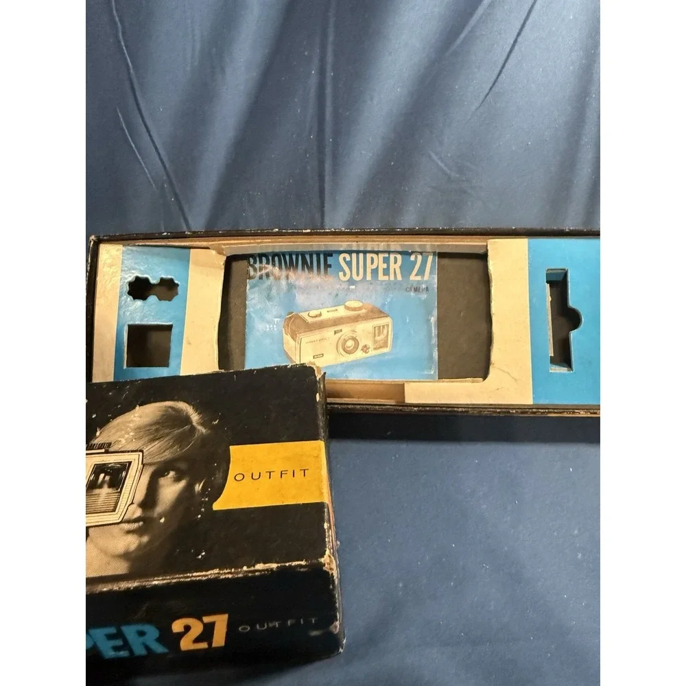 Vintage Kodak Brownie Super 27 Camera  Untested As-is Antique Collectors‎